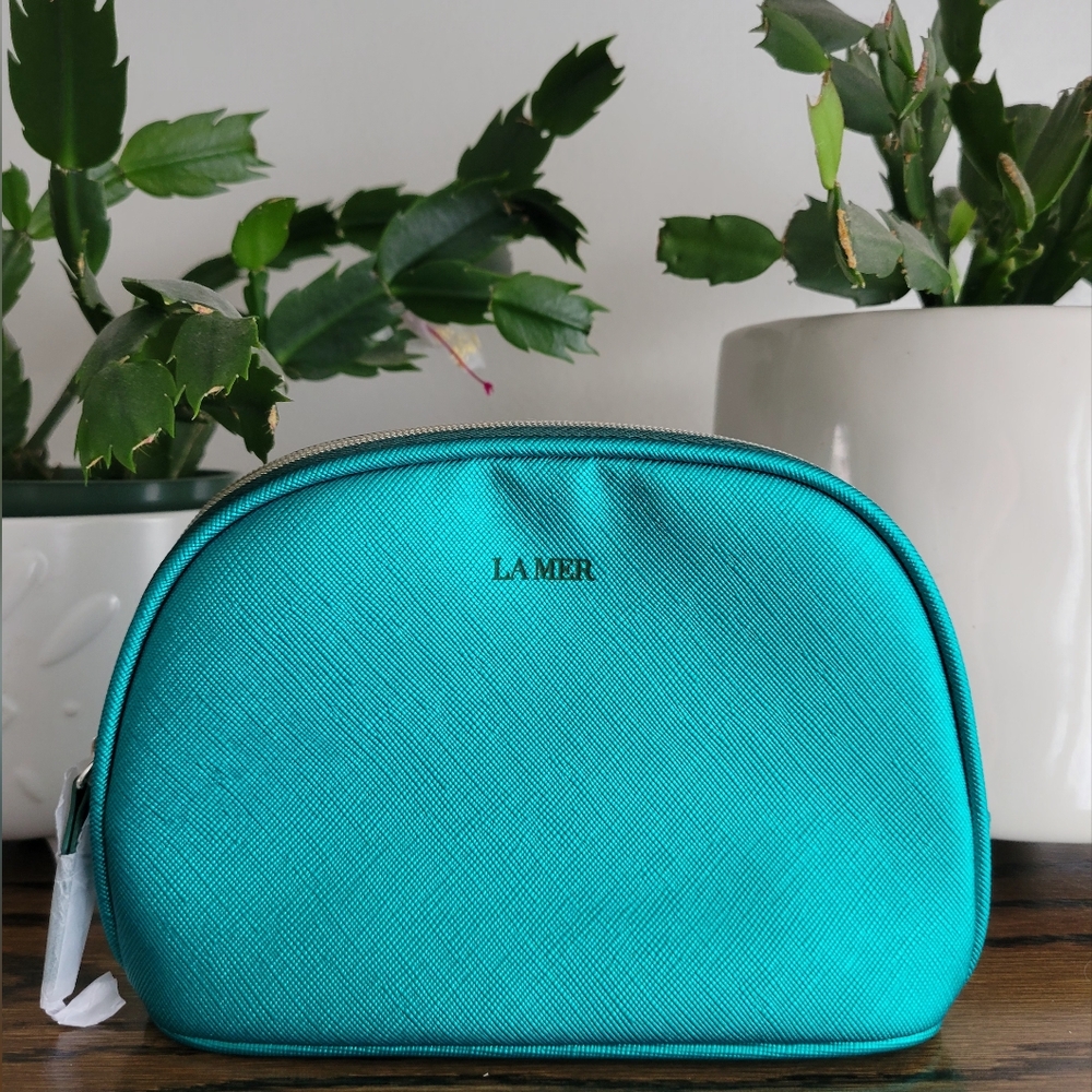 LA MER Metalic Green Cosmetic Pouch ✨️